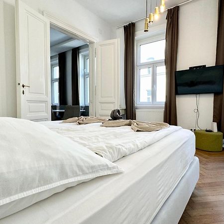 Premium Apartment Located At The Famous Vienna Kutschkermarkt Exterior photo