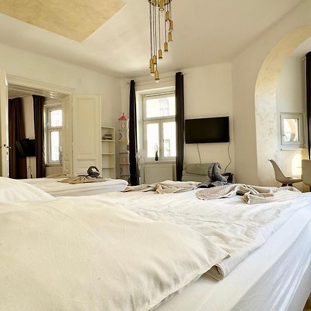 Premium Apartment Located At The Famous Vienna Kutschkermarkt Exterior photo