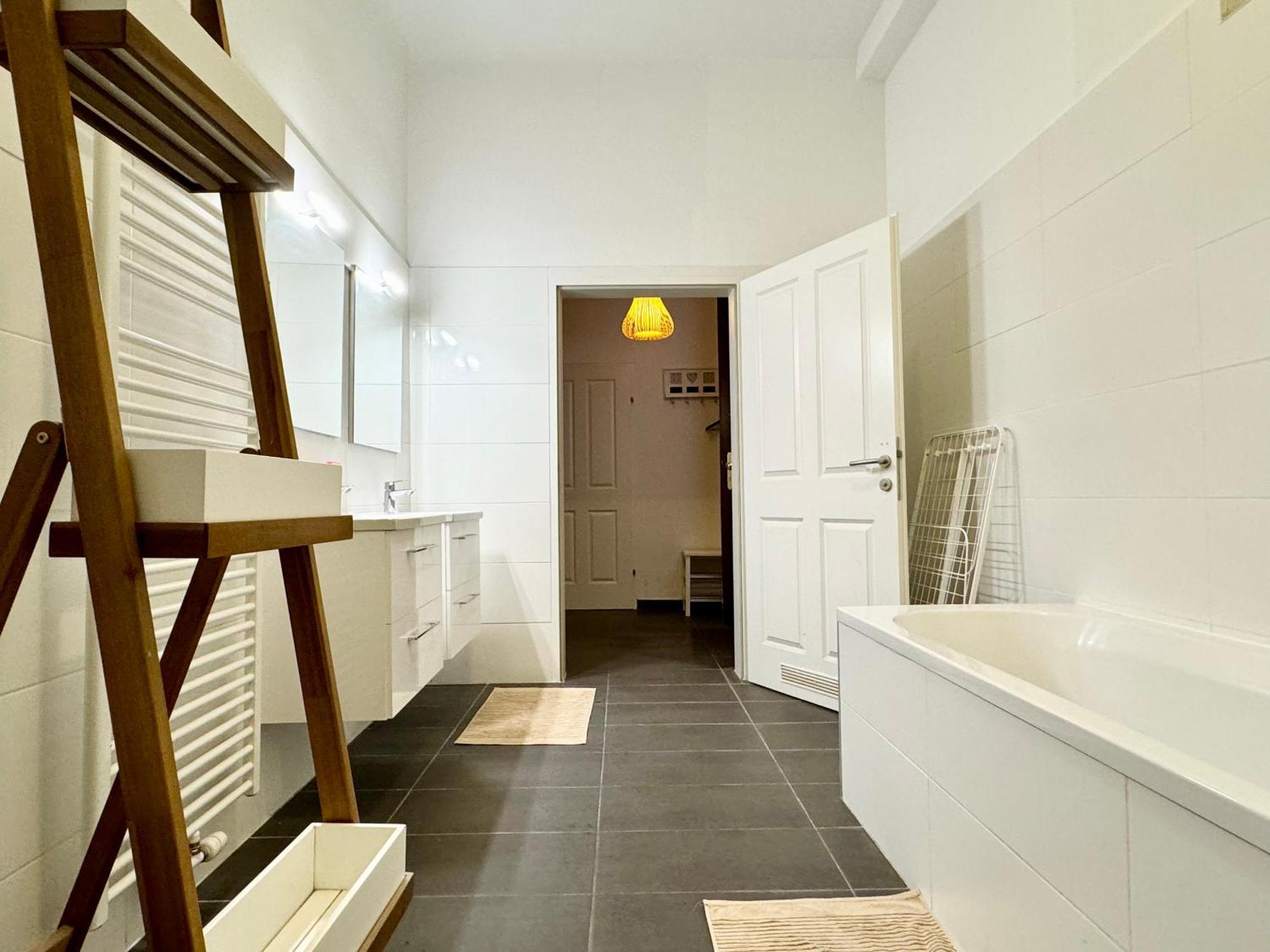Premium Apartment Located At The Famous Vienna Kutschkermarkt Exterior photo