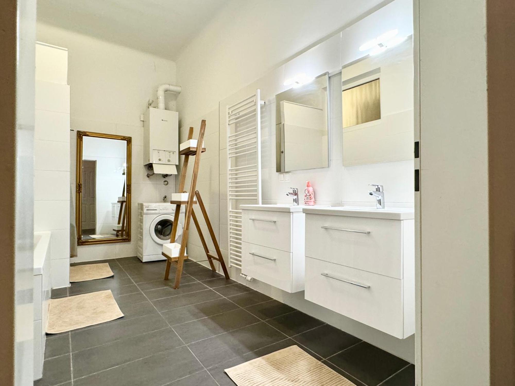Premium Apartment Located At The Famous Vienna Kutschkermarkt Exterior photo