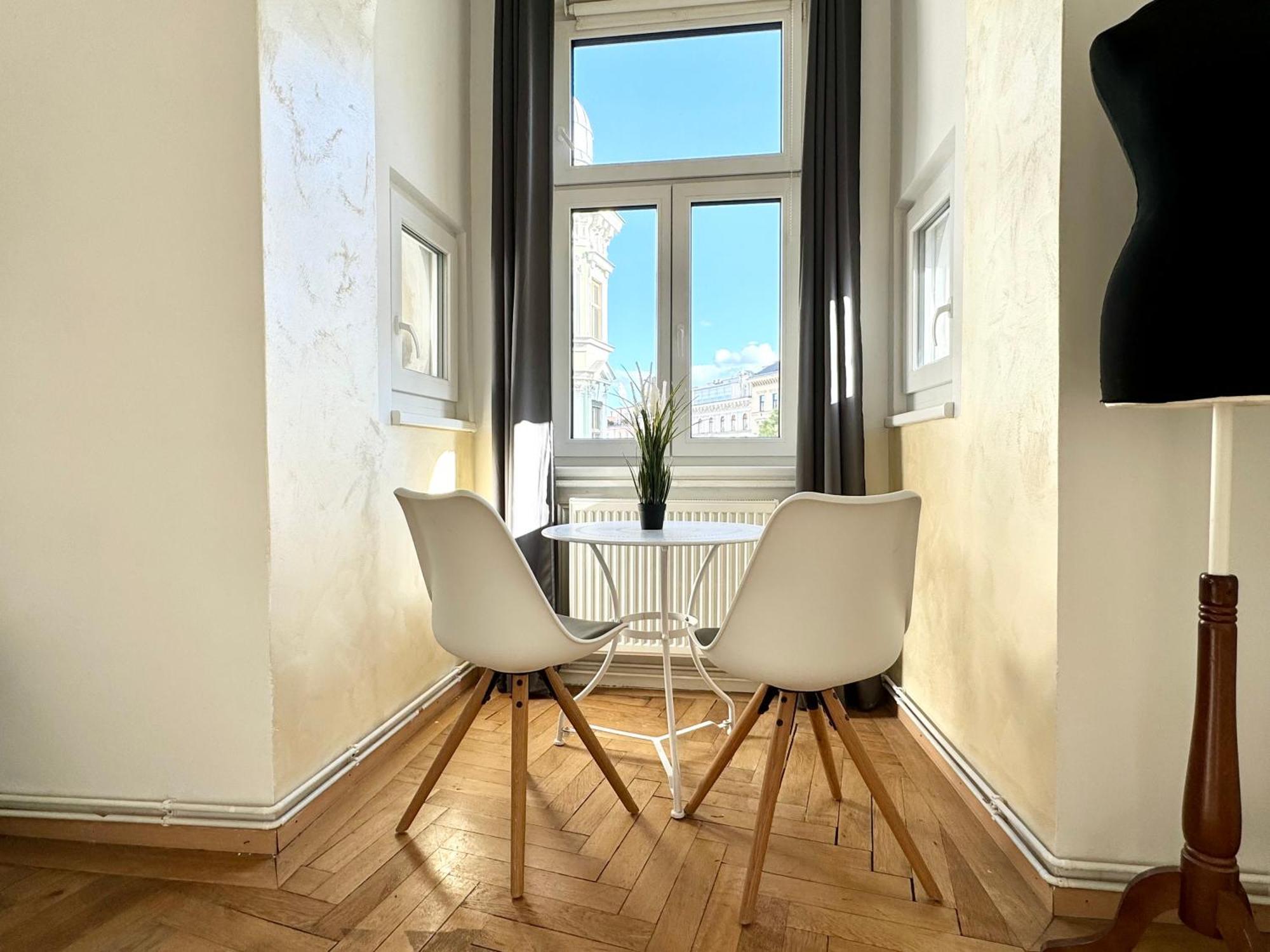 Premium Apartment Located At The Famous Vienna Kutschkermarkt Exterior photo