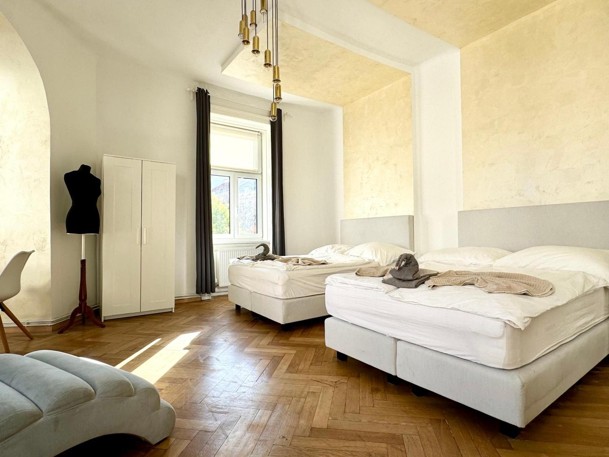 Premium Apartment Located At The Famous Vienna Kutschkermarkt Exterior photo