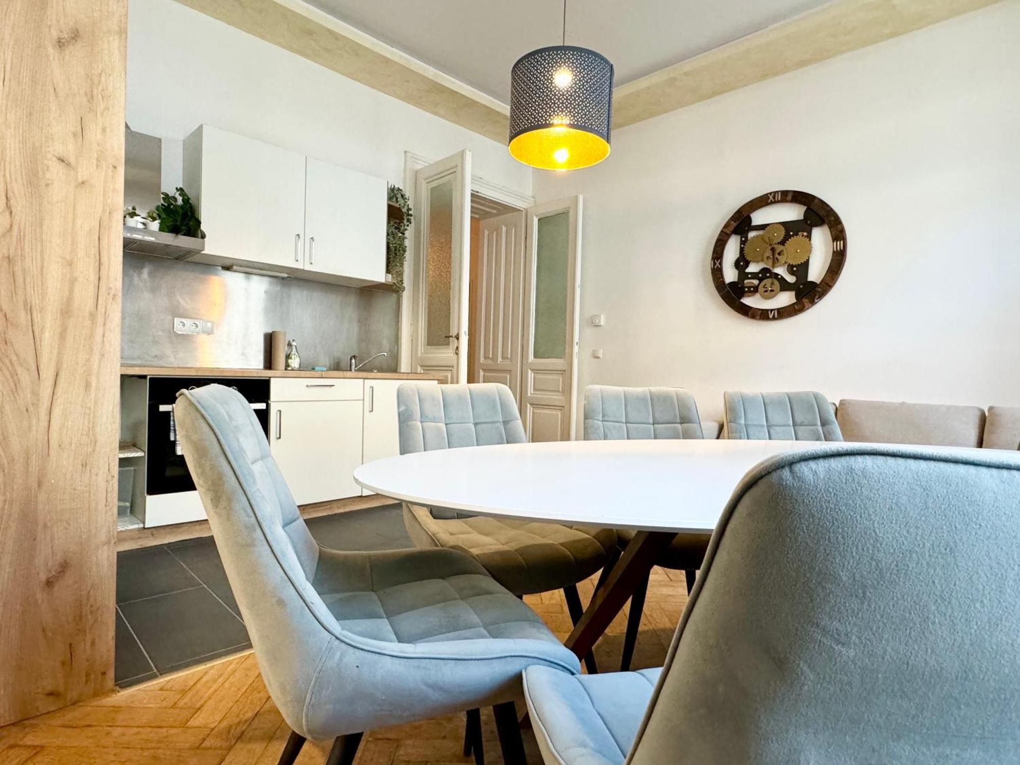 Premium Apartment Located At The Famous Vienna Kutschkermarkt Exterior photo
